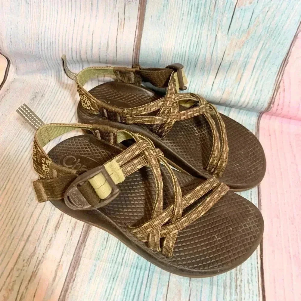 Little kids Chaco strappy sandals size 1 - Picture 8 of 11